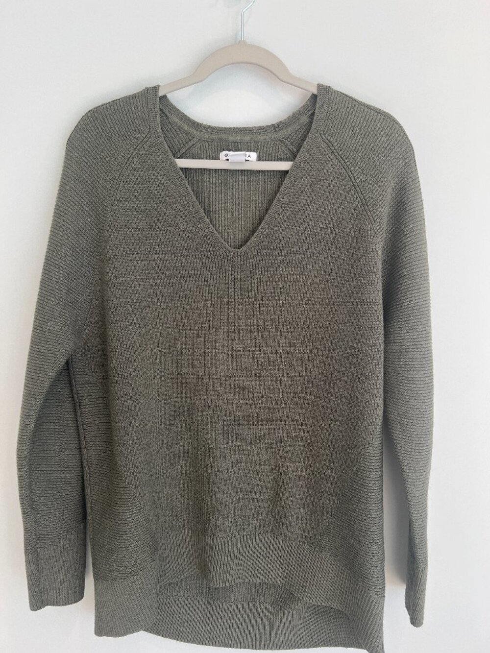 Athleta Hanover V-Neck Merino Wool Blend Tunic Sweater - Medium in Olive